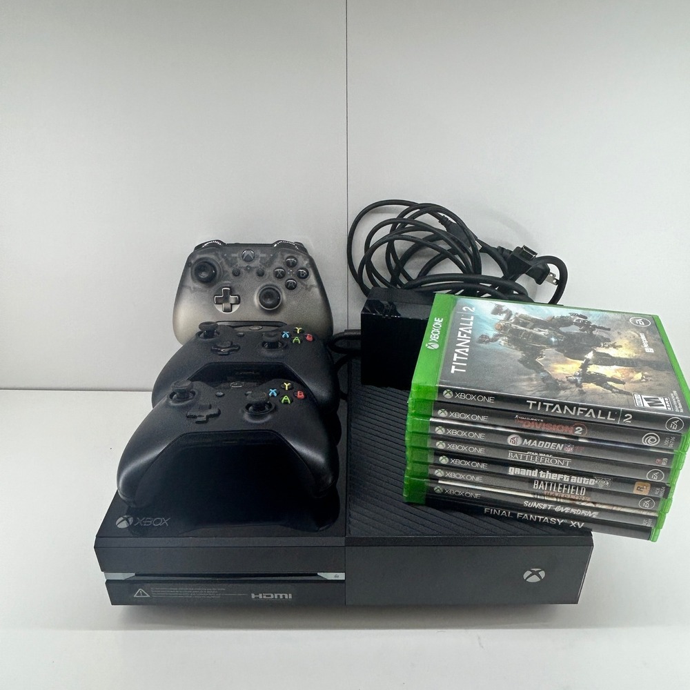 Xbox One Console Bundle Tested Working 3 Controllers 8 Games GTA V Model 1540